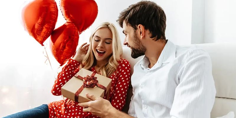 10 Unforgettable Romantic Gifts for Your Girlfriend on Valentine’s Day 2025